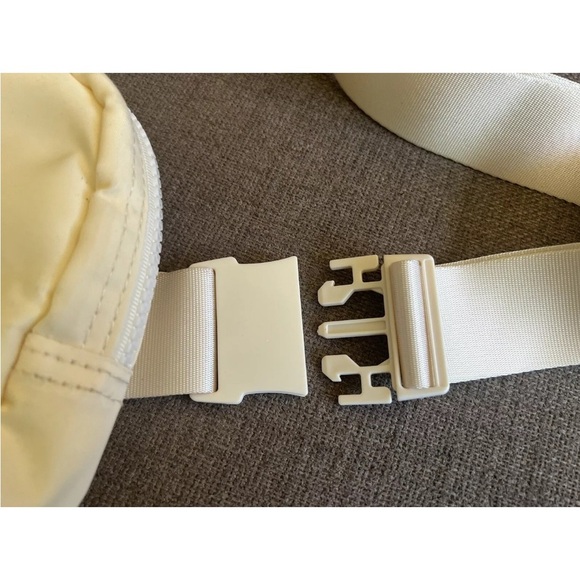 Gaiam Yoga Sidekick  Waist Fanny Pack, Cream - Picture 5 of 8